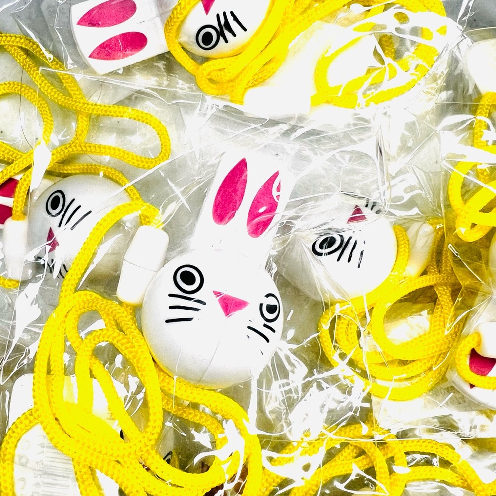 Easter bunny White and Yellow Whistles bundle
Set of 10 units Easter bunnies